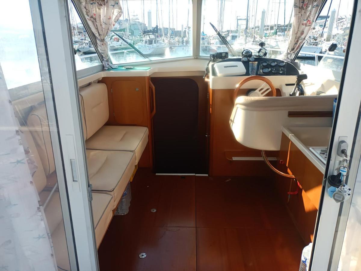 Nuit Insolite A Bord Du Bateau Exocet III Boulogne-sur-Mer Exterior photo